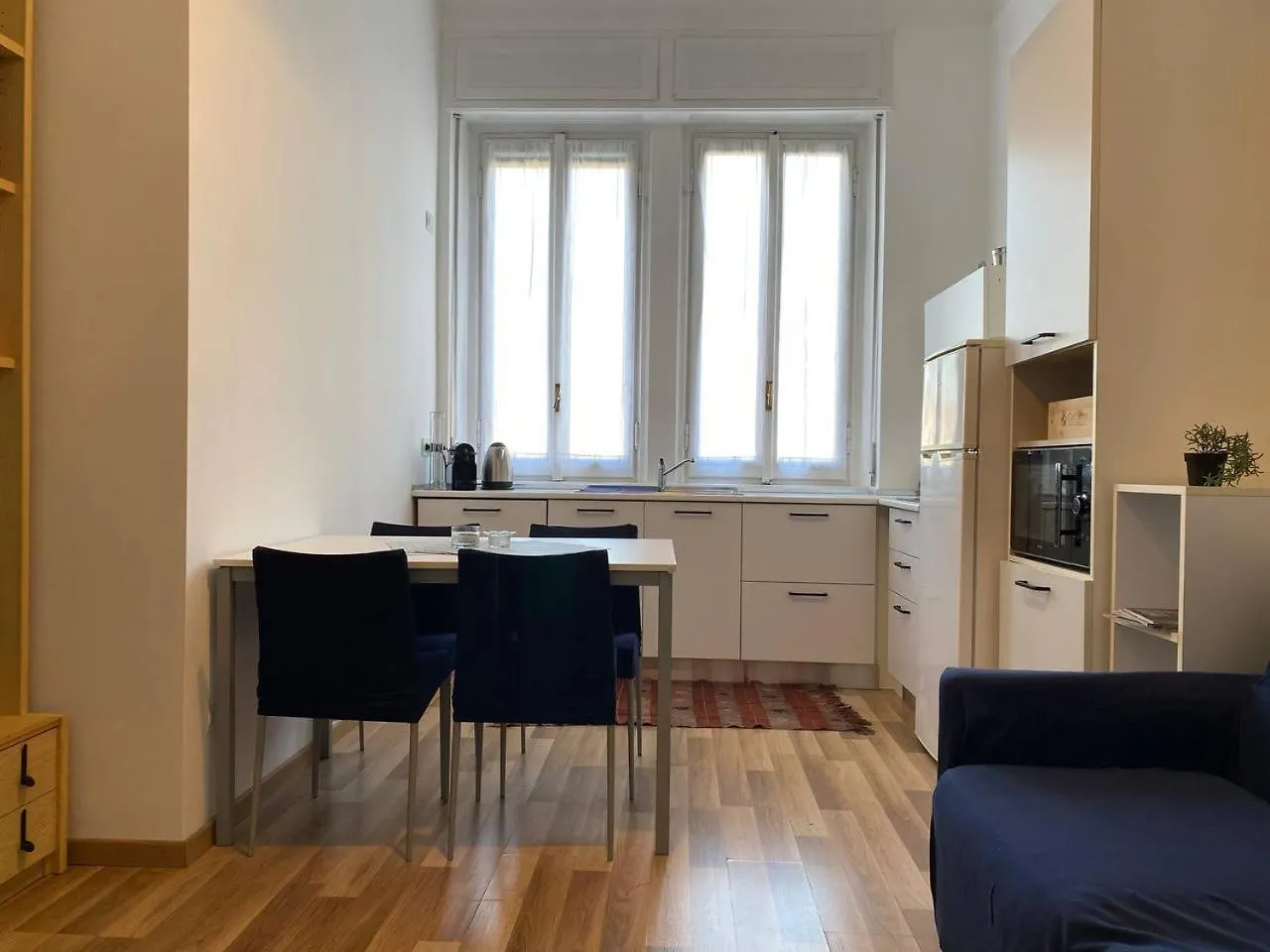 Elegant & Chic Navigli Apartment Милан Италия
