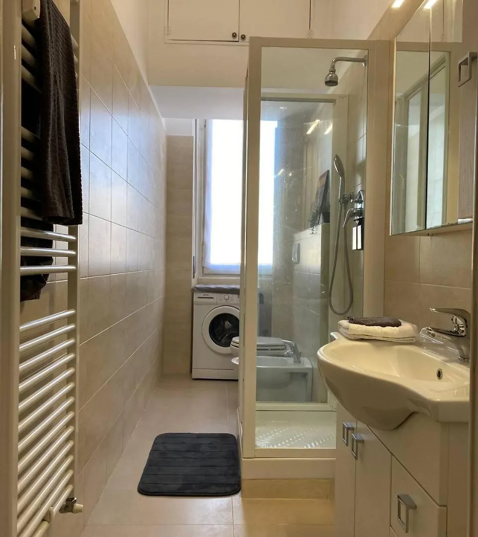 Elegant & Chic Navigli Apartment Милан Италия