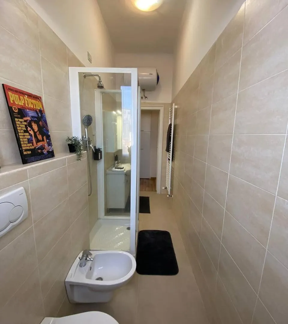 Elegant & Chic Navigli Apartment Милан